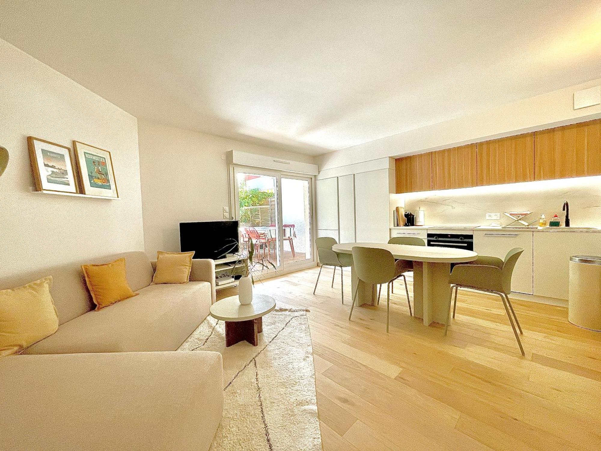 Splendide Appartement De Charme Avec Patio, Parking Et Plage A 3 Minutes Biarritz Eksteriør billede
